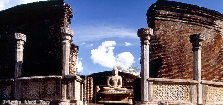 Gal Vihara Polonnaruwa interior Sri Lanka